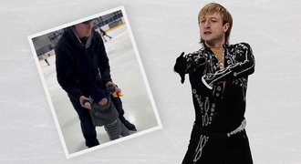 Pljuščenko cvičí ročního syna na bruslích: Varování lékaře!