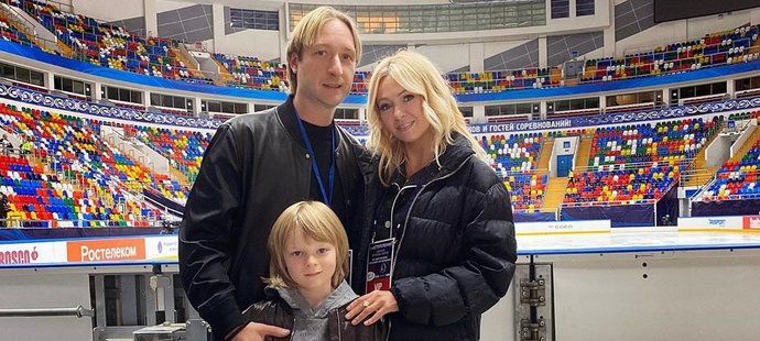 Jevgenij Pljuščenko s manželkou a synem Alexandrem