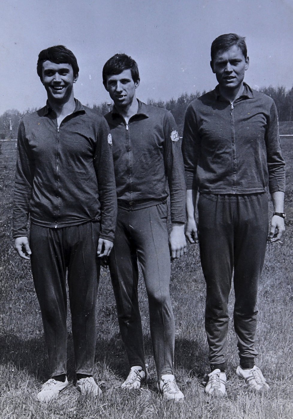 Bratr Pavel Kupka (uprostřed) reprezentoval Československo na OH v Mexiku v moderním pětiboji.