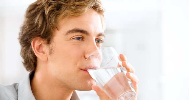Voda z kohoutku obsahuje ženské hormony