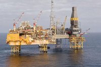 Katastrofa na ropné plošině: Uniká plyn, hrozí obrovká exploze
