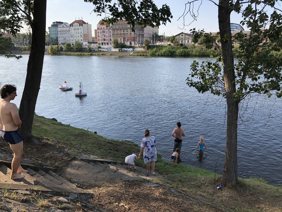 Nová plovárna Baden Baden se otevřela na Štvanici.