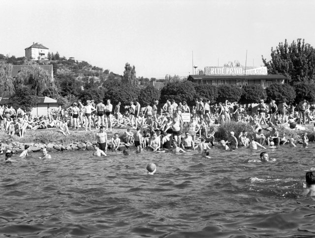 Plovárna na Císařské louce, rok 1949.