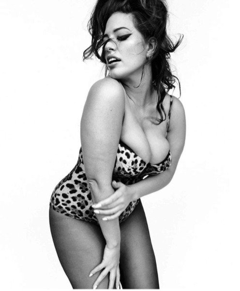 Ashley Graham fotila pro italský Vogue.