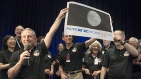 Sonda NASA New Horizons prolétla kolem Pluta: Oslavy amerických vědců