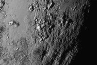 První detailní snímky Pluta: Není to jen hrouda kamení