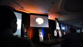 NASA promítá sběr snímků, které přinesla sonda New Horizons.