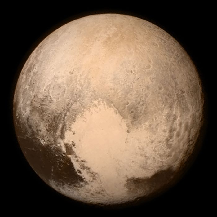 Pluto kamerami sondy Nové horizonty