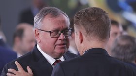 Prezident banky VTB Kostin a CEO společnosti Gazprom Miller na čtvrtečním projevu prezidenta Putina