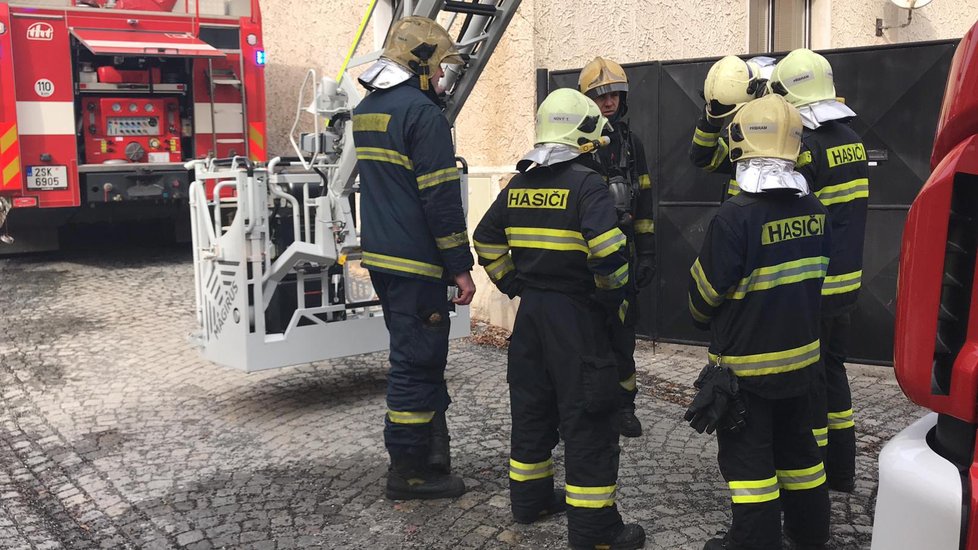 V obci Březnice na Příbramsku údajně v rodinném domku vybuchla PB lahev. Popálené dítě bylo letecky transportováno do nemocnice