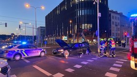 Dopravní nehoda v Plynární ulici v Holešovicích. (12. červen 2022)