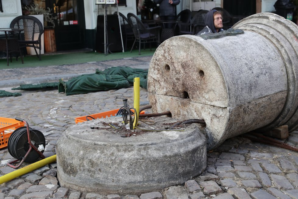 16. leden 2020: V ranních hodinách nacouval popelářský vůz do památkově chráněné plynové lampy na Dražického náměstí. Škody převyšují částku 2 miliony korun.