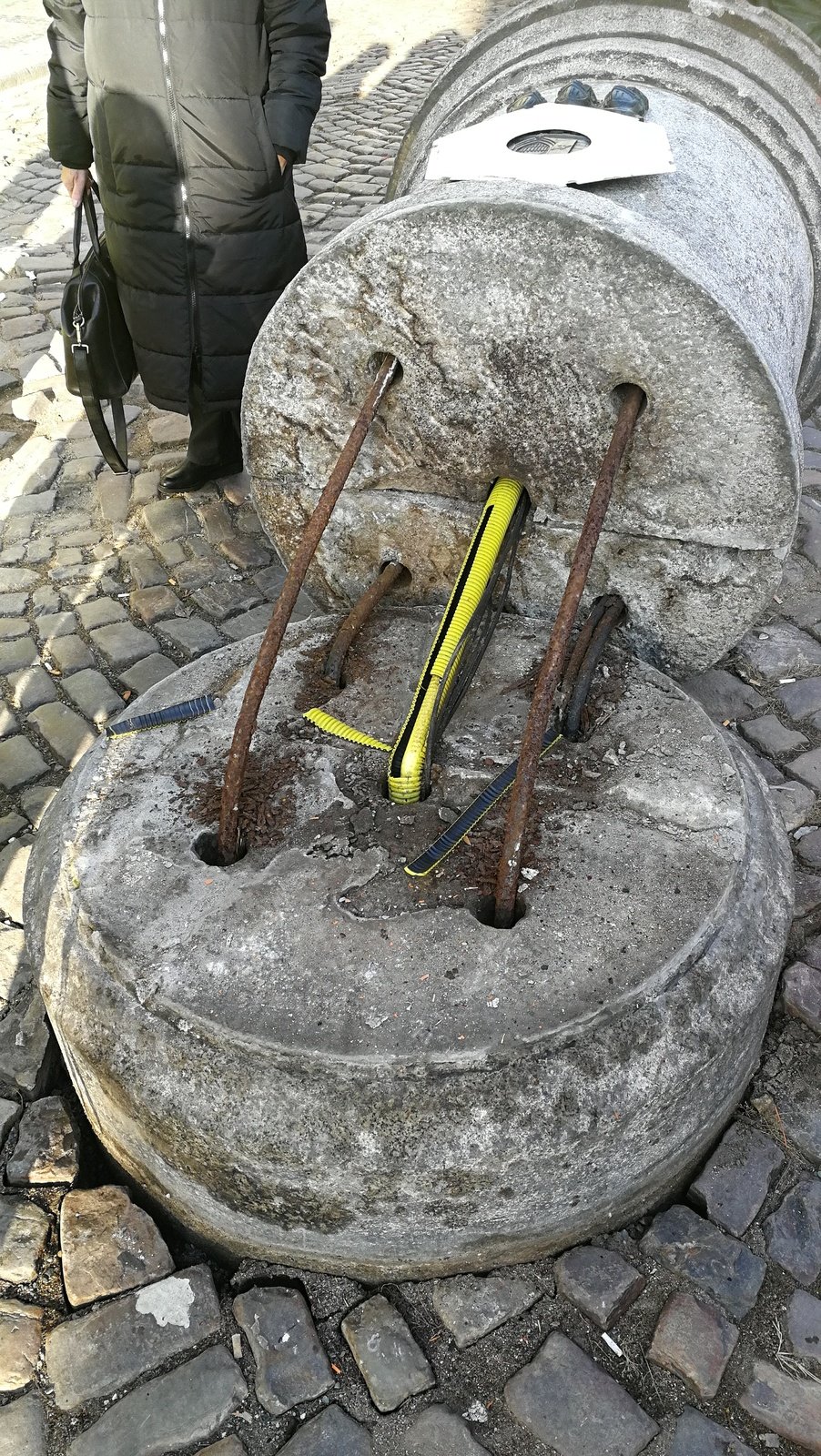 Mluvčí Pražských služeb Radim Mana hovořil o štěstí, že se nikomu nic nestalo.