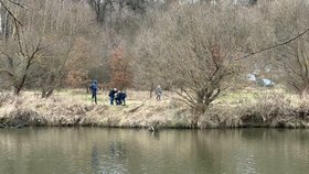 V plzeňské části Doubravka našel náhodný chodec mrtvolu v Berounce. Údajně byla bez hlavy.