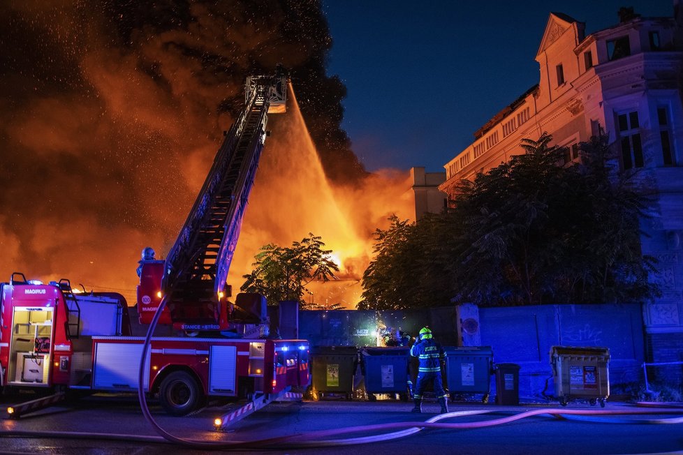 V Plzni hořelo 3 000 metrů čtverečních opuštěného objektu.