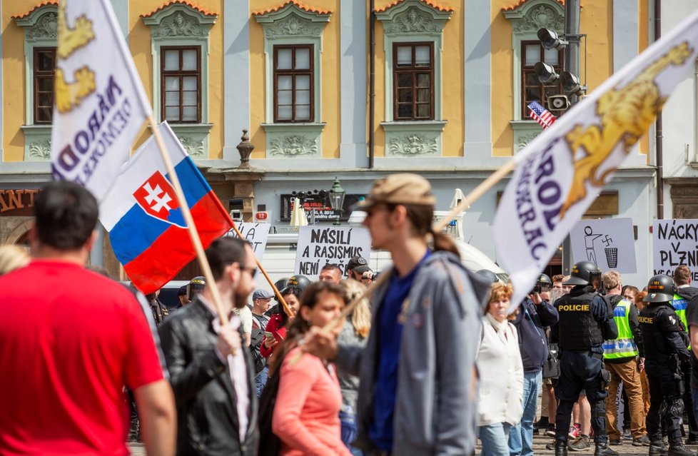 Prvomájová demonstrace krajní pravice tentokrát místo Prahy proběhla v Plzni (1. květen 2018)