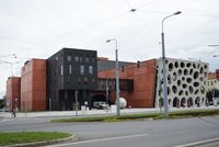 Plzeňské Nové divadlo má designový nábytek za miliony: Chce si naladit diváky
