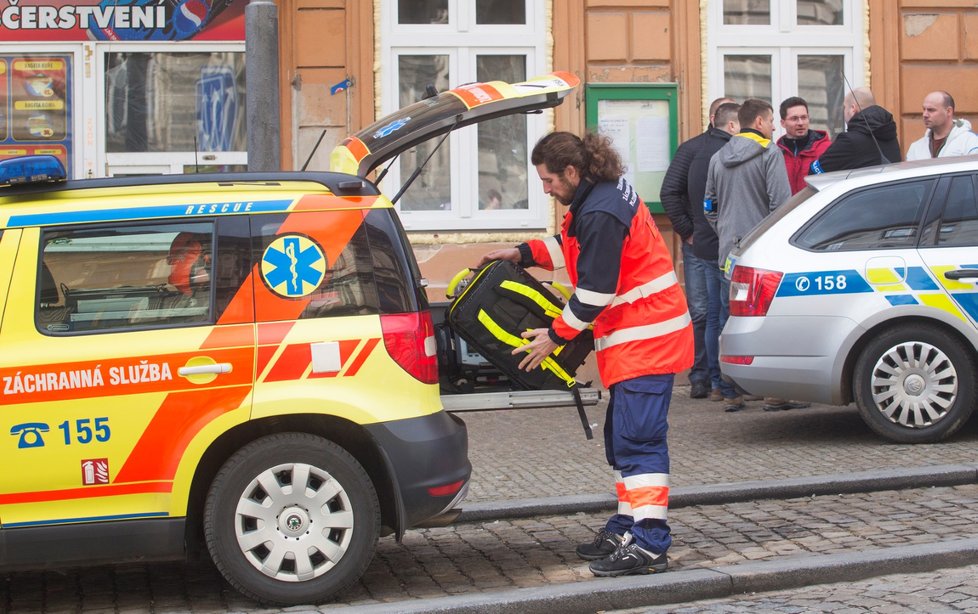 V erotickém klubu v Plzni zaútočila žena na několik lidí chemikálií.