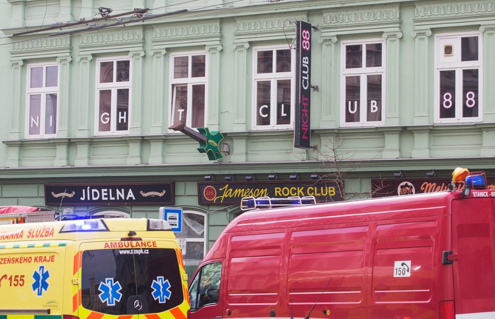 V erotickém klubu v Plzni zaútočila žena na několik lidí chemikálií.