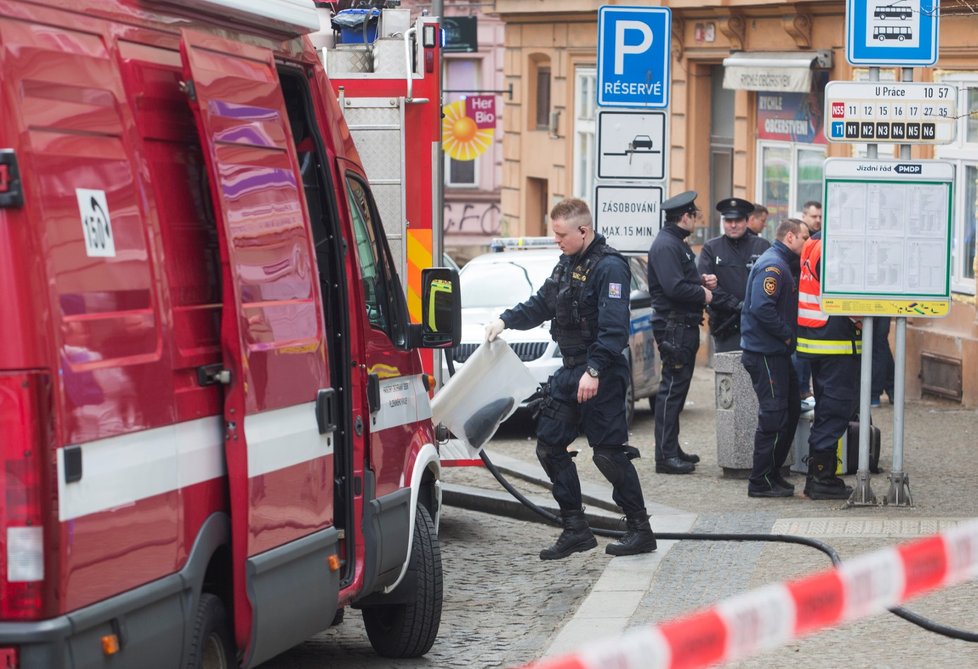 V erotickém klubu v Plzni zaútočila žena na několik lidí chemikálií.