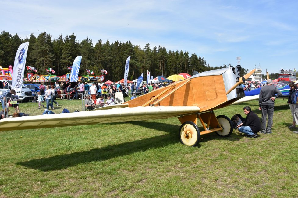 Celodřevěné letadlo Avia BH - 1