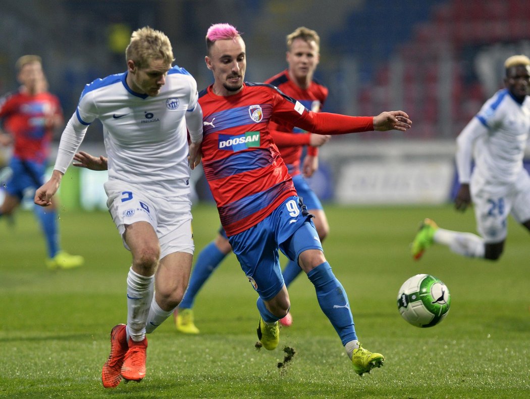 Záložník Viktorie Plzeň Martin Zeman v zápase proti Liberci