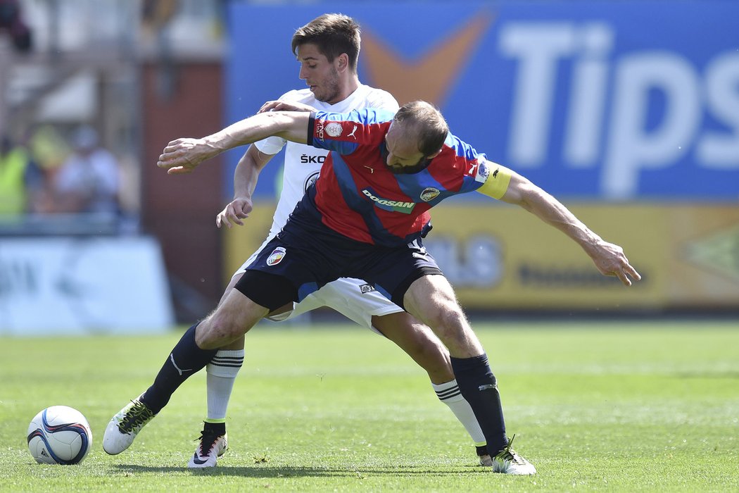 Stoper Viktorie Plzeň Roman Hubník v souboji