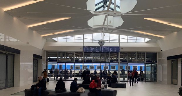Hlavní nádraží v Plzni hlásí: Hotovo! Po opravách otevřeno i první patro