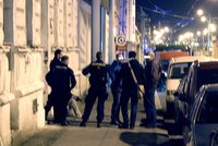 Nebezpečný muž v Plzni napadl svou tetu nožem: Bodl ji do břicha a do zad