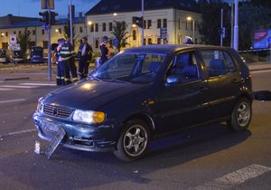 Auto v centru Plzně srazilo dvě děti. Skončily ve vážném stavu v nemocnici. Svým zraněním bohužel nakonec podlehly.