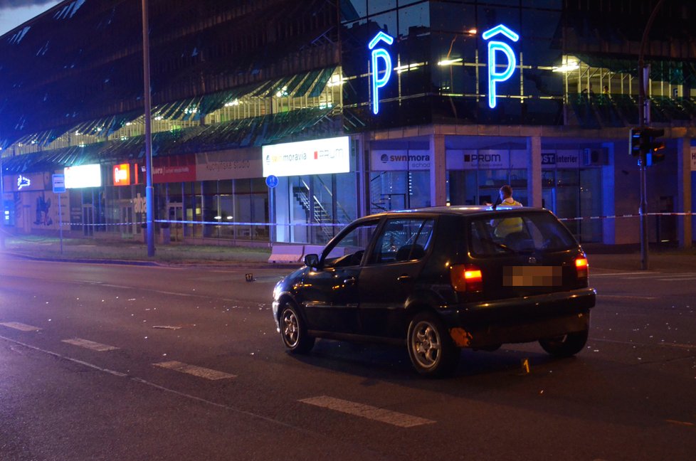 Auto v centru Plzně srazilo dvě děti. V nemocnici zemřely.