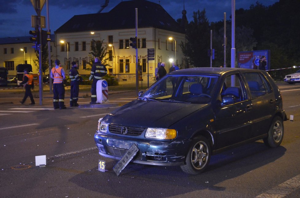 Auto v centru Plzně srazilo dvě děti. V nemocnici zahynuly.