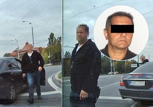 Ku*va, ty ku*do, na koho blikáš: V Plzni soudí elitního policistu, měl při incidentu napadnout řidiče.