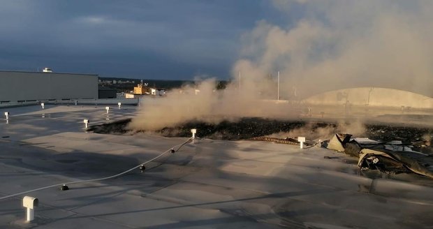 Požár skladu potravin v Plzni. (31. 12. 2021)