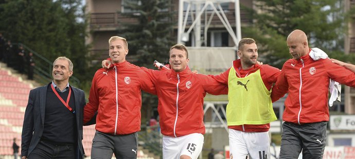 Trenér Viktorie Plzeň Roman Pivarník slavil vítězství v Příbrami s hráči