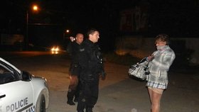 Policisté v Plzni načapali muže s prostitutkou doslova s kalhotami u kolen