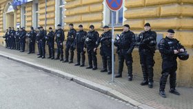 Na bezpečnost by mělo dohlížet až 1000 policistů