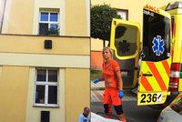 Muž vymlátil byt v Plzni, pak vyskočil z okna