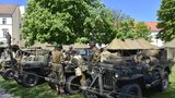 Tisíce lidí v centru Plzně: Slavnosti svobody jsou v plném proudu! Tanky, polní kuchyně i dobové oblečení
