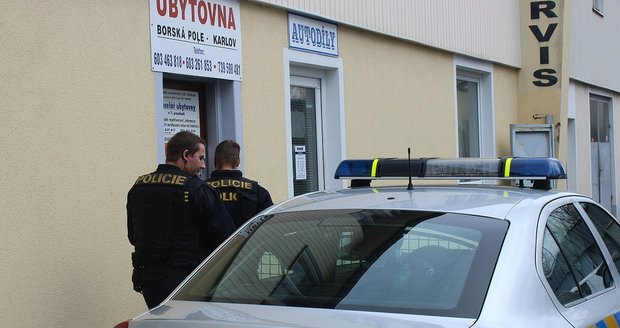 Dva muži v Plzni ubili správce ubytovny: Jeden z nich stále uniká!