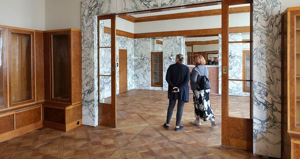 Interiéry, které navrhl archiuteklt Adolf Loos pro židovskou rodinu Semlerových.