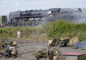 Na vlak zaútočil v Plzni–Koterově americký letoun. K němu se přidali američtí vojáci a čeští dobrovolníci.