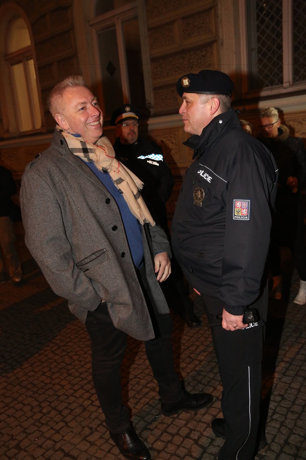 Zejména na bary a herny se v noci na sobotu zaměřila další velká policejní kontrola v centru Plzně. Kromě desítek policistů a strážníků se jí zúčastnili i ministr vnitra Milan Chovanec a policejní prezident Tomáš Tuhý.