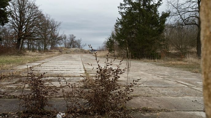Brownfield v oblasti bývalých kasáren Slovany je vyčištěný, armádní budovy už šly k zemi.