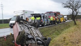 Mladý řidič (18) se podíval smrti do očí. Dostal smyk a skončil v protisměru, kde byl kamion.