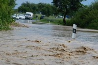 Extrémní déšť zkropil Česko: Hladiny řeky stouply o víc než 100 cm