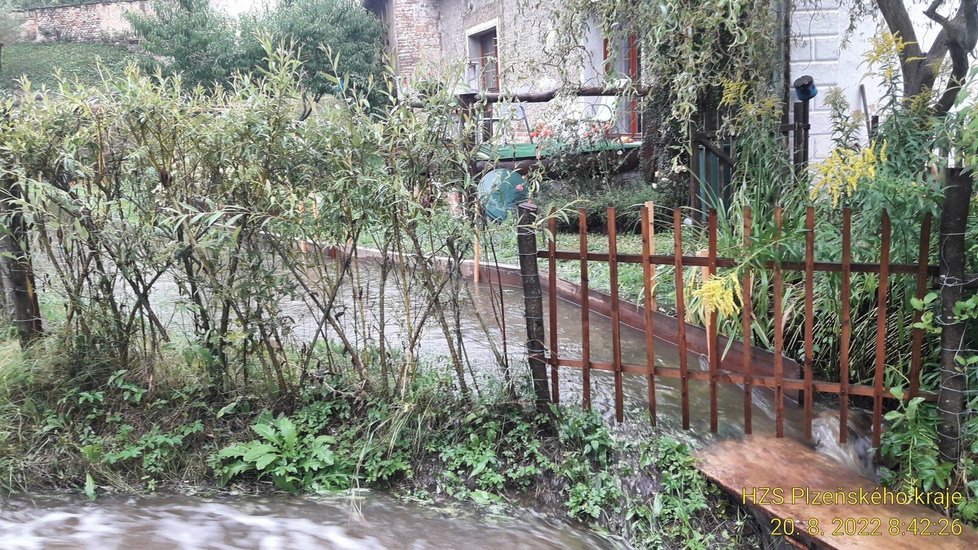 Hasiči v Plzeňském kraji řeší následky dešťů od včerejšího večera