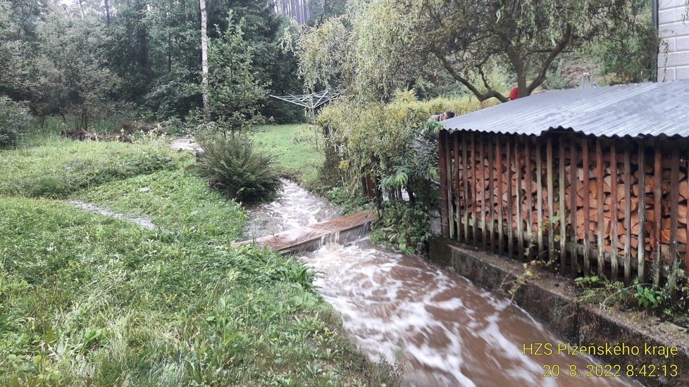 Hasiči v Plzeňském kraji řeší následky dešťů od včerejšího večera