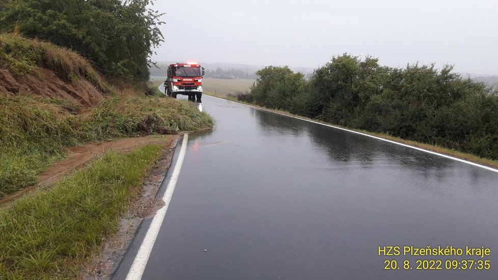 Hasiči v Plzeňském kraji řeší následky dešťů od včerejšího večera