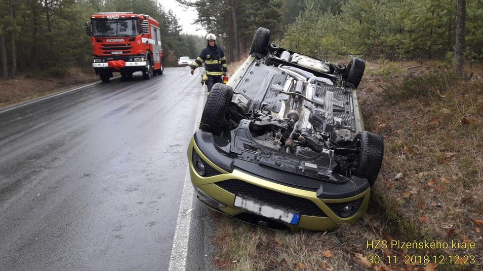 Ledovka komplikovala 1. prosince nejvíce dopravu v některých částech Plzeňského kraje. V noci řešili policisté v kraji více než 20 dopravních nehod, většinou lehkých.